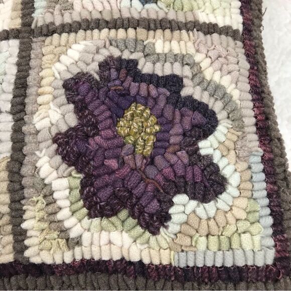 Handcrafted Hook Floral Accent Pillow - Picture 6 of 7